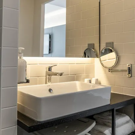 - Bordeaux-merignac By Ihg Hotel 4*