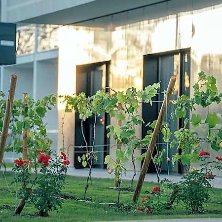 - Bordeaux-merignac By Ihg Hotel